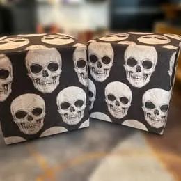 CONJUNTO DE 2 PUFF com stampa de caveira