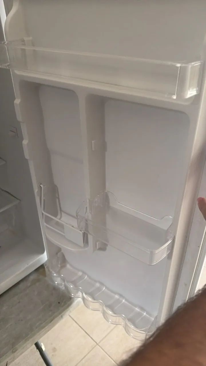 Frigobar Electrolux 90L Branco Efficient EM90 110V (Semi-novo) - Espaço Cold Zone - Foto 3
