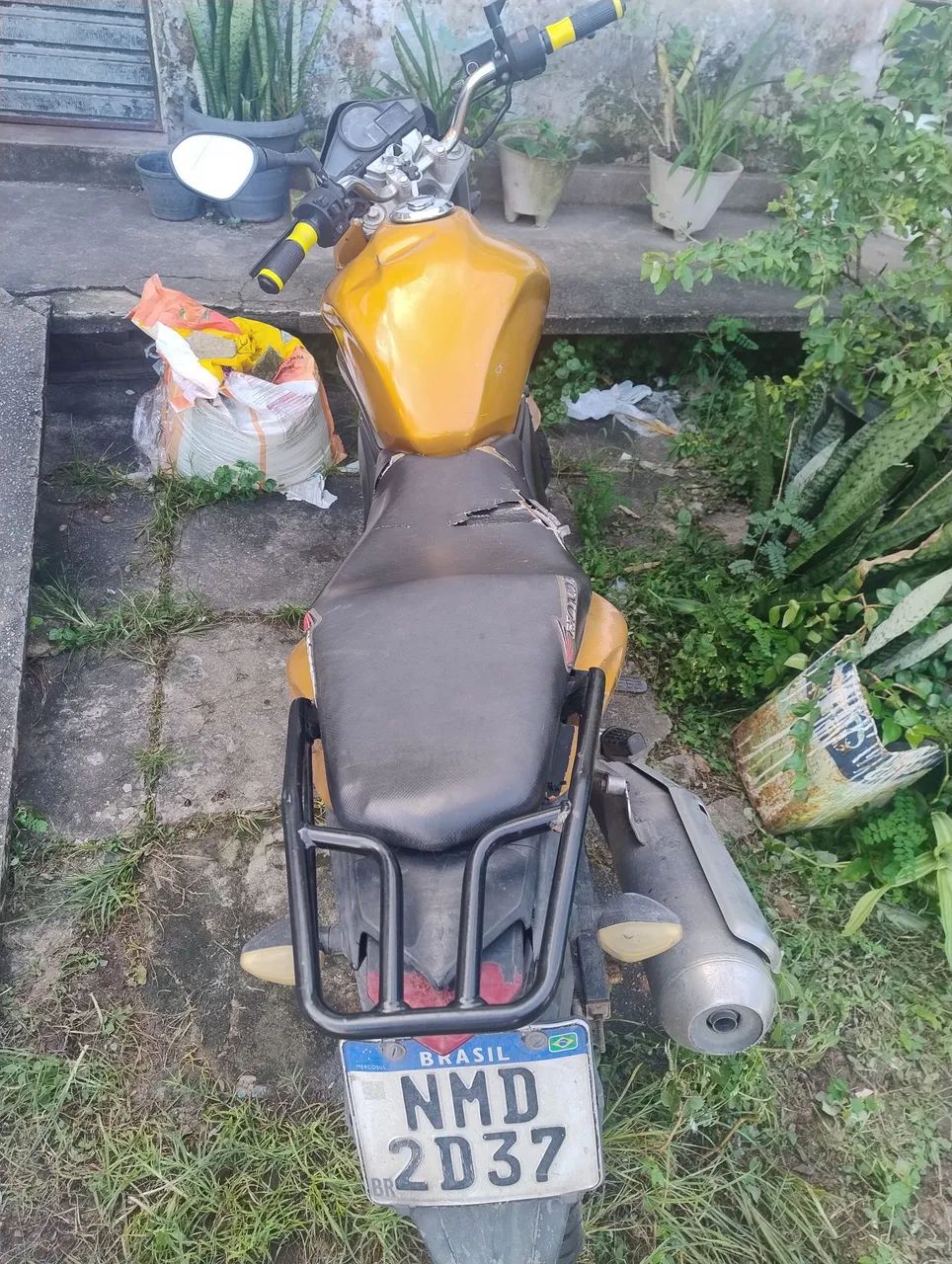 CB300R Dourada - Foto 2