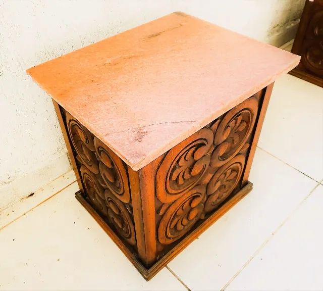 Conjunto com mesa de centro e duas mesas laterais em madeira nobre esculpida com acantos - Foto 5