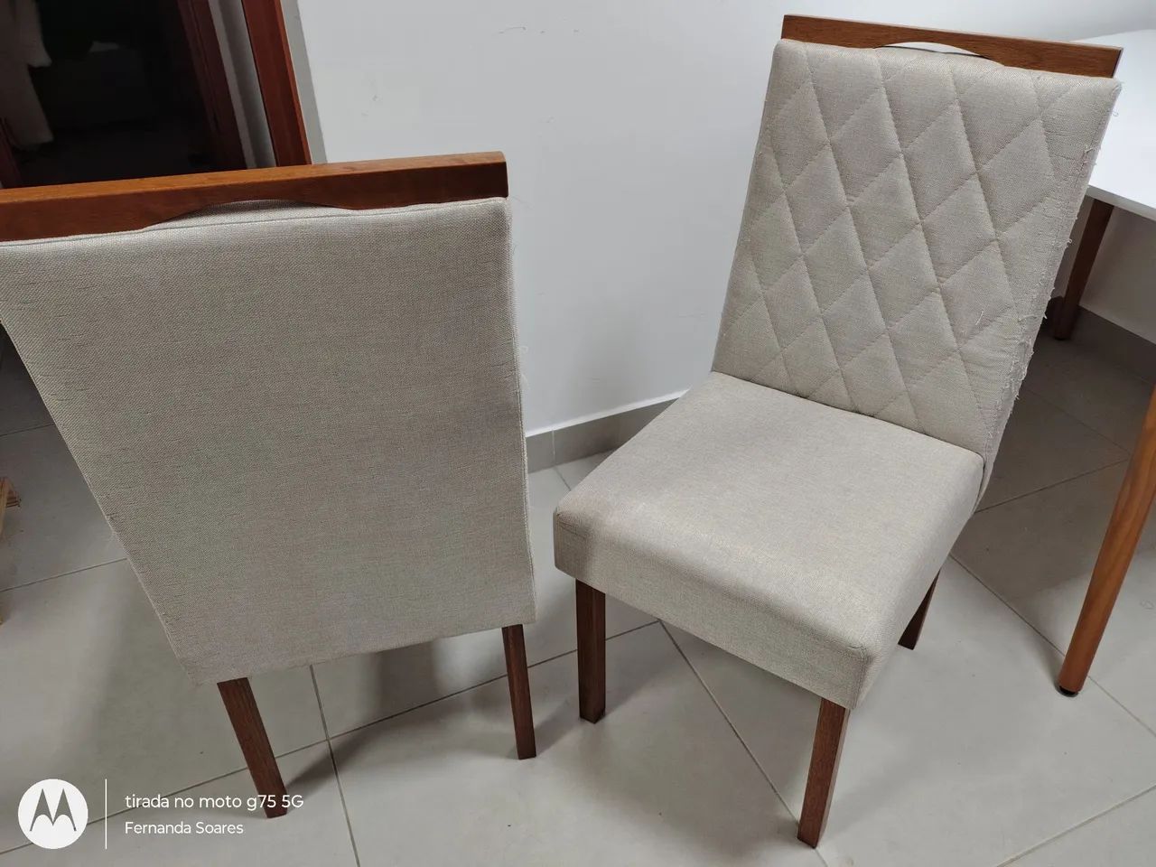 Conjunto de 4 cadeiras em linho e madeira