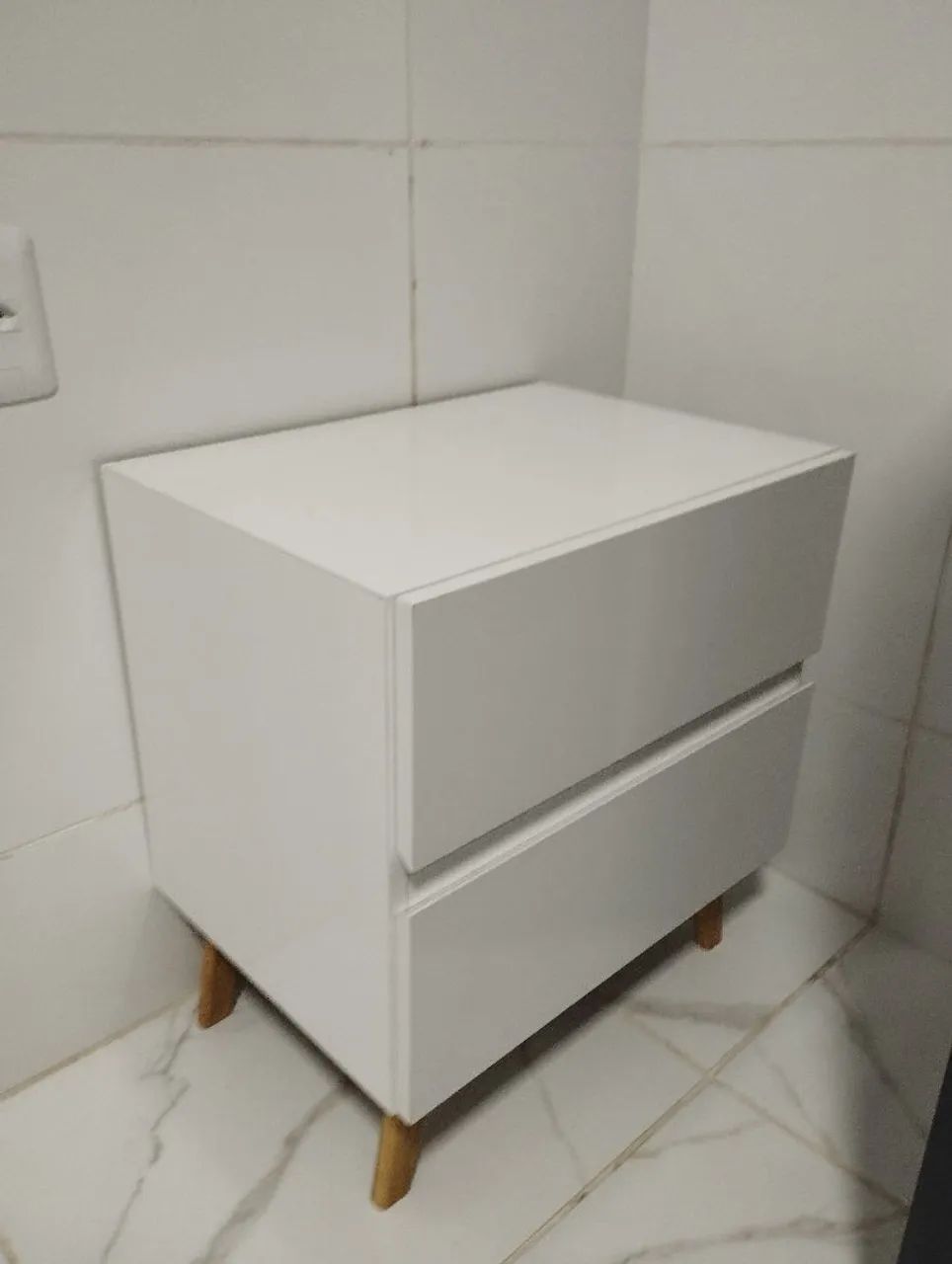Vendo dois  criado mudo 