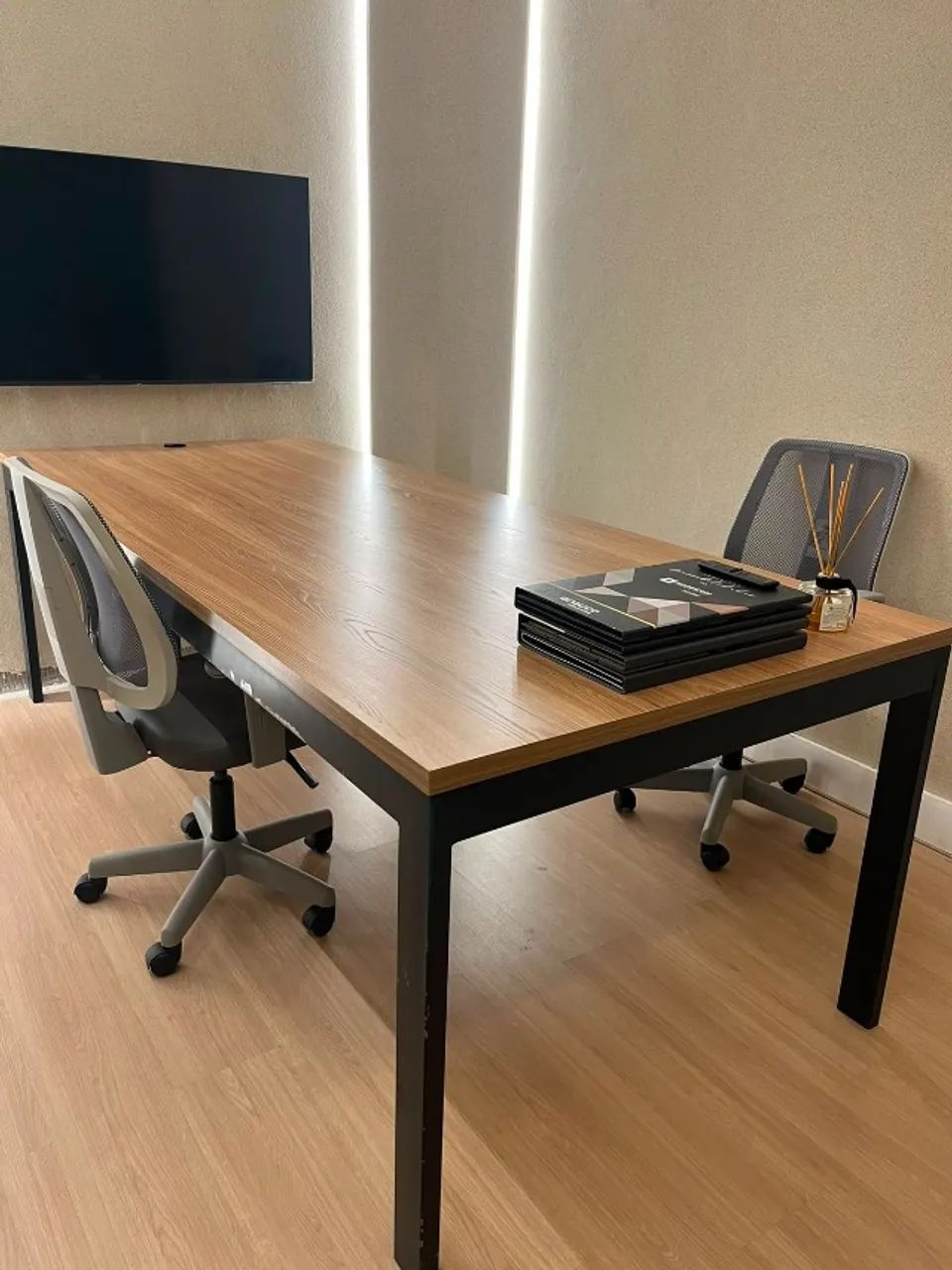 Mesa Retangular Moderna em Excelente Estado