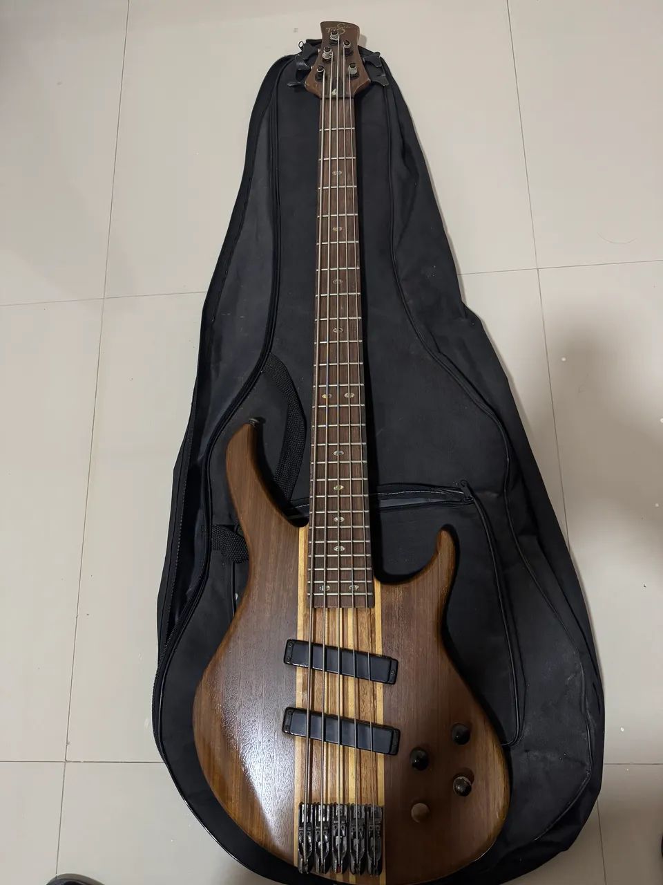 Baixo Tagima Century 5
