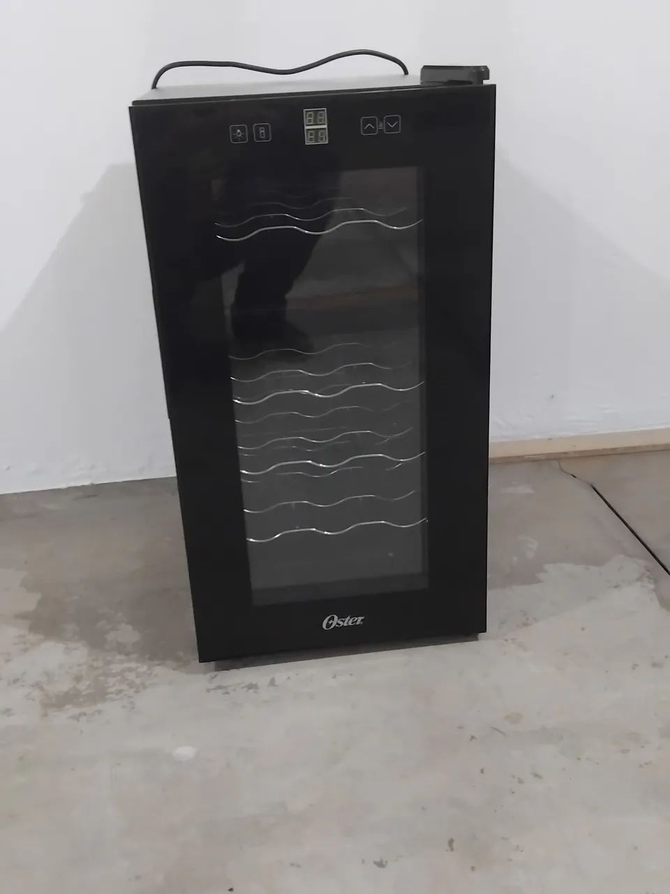 Adega vinho marca oster