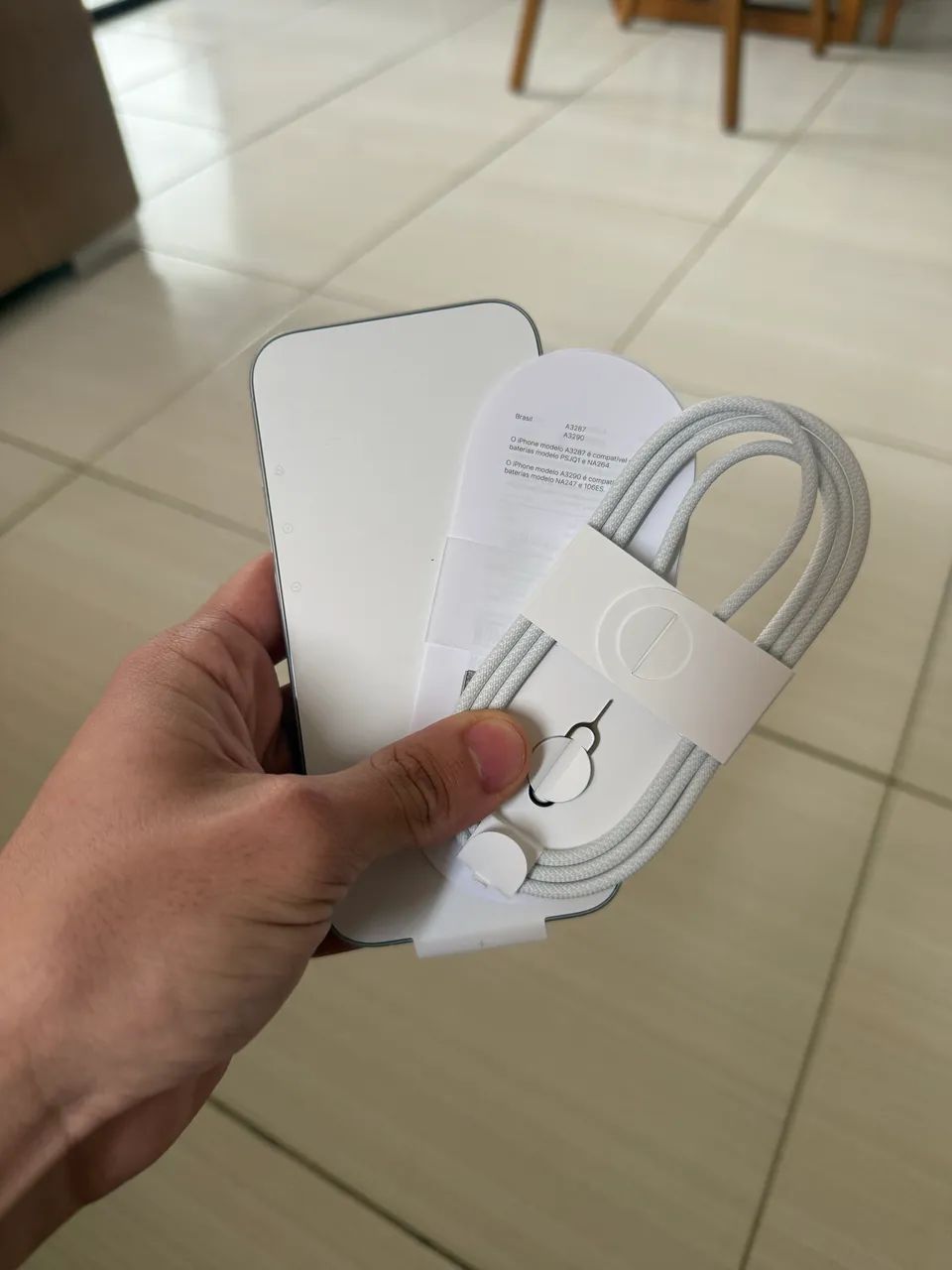 Apple iPhone 16 (128 GB) - Branco - Foto 2