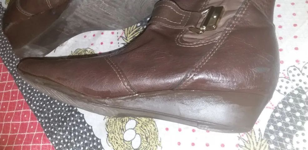 Bota usada e com algumas marcas de tempo. É Toda sua Oponência - Foto 2