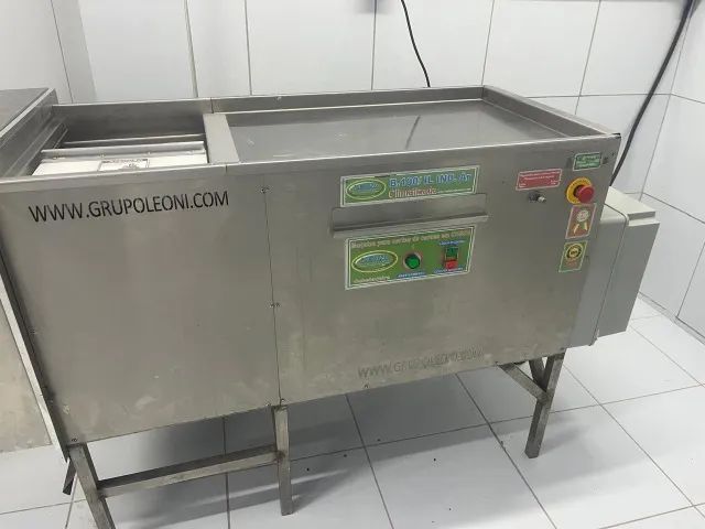 VENDO EXCELENTE MÁQUINA DE CORTAR CARNES  SEMI NOVA COM COMPRESSOR - Foto 3