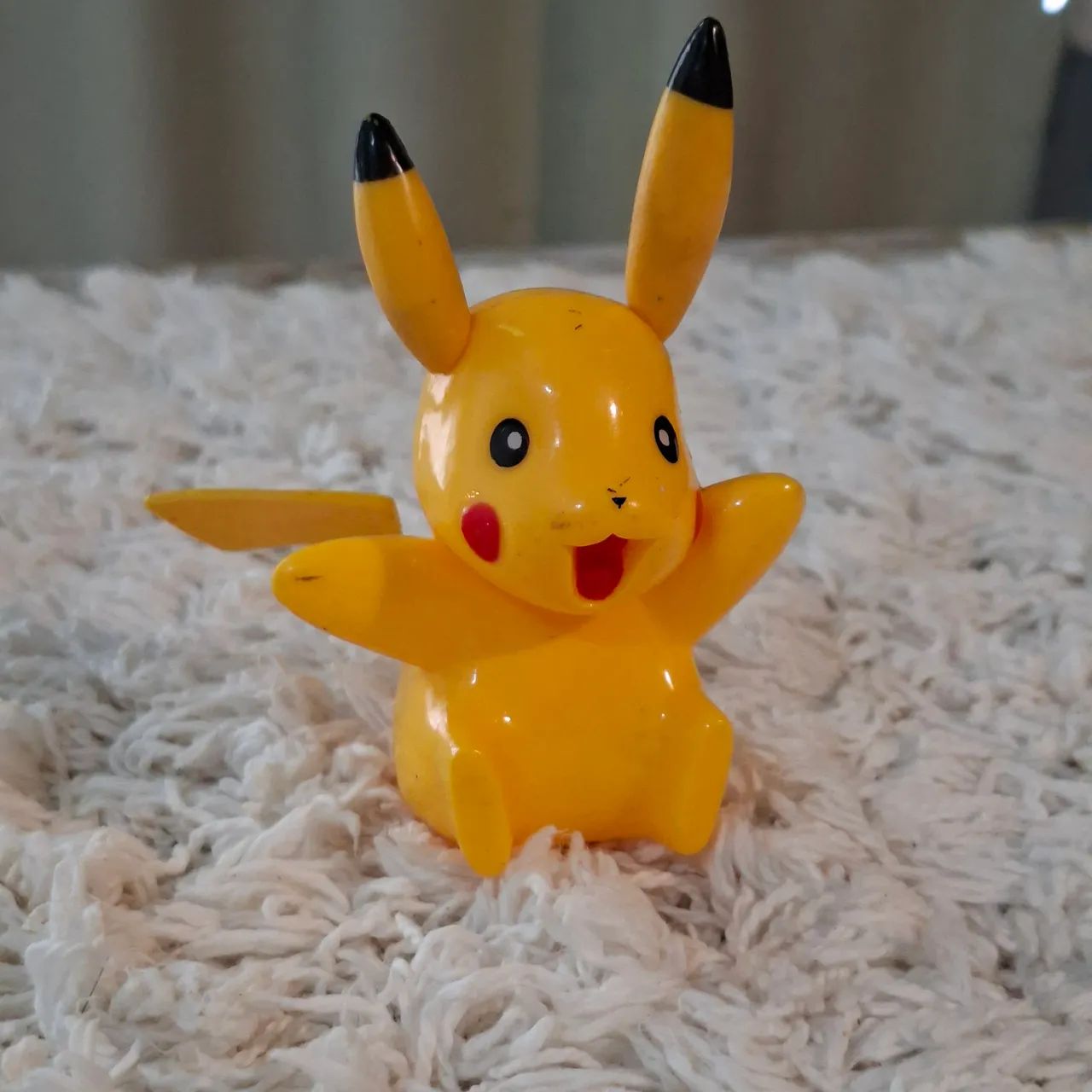 Pikachu Sentado Pokémon 