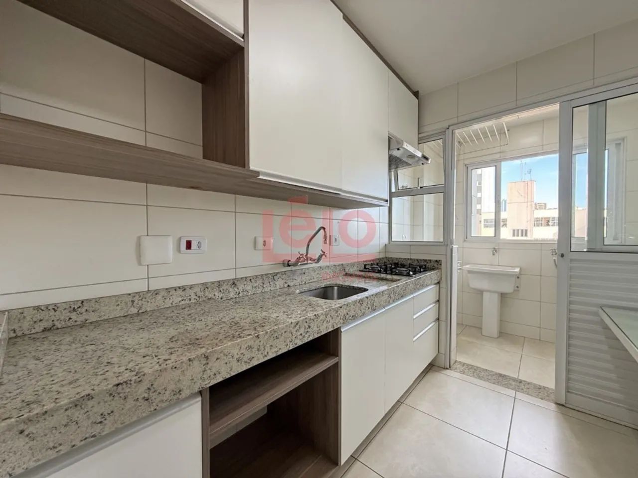 Apartamento mobiliado para alugar em Maringá, na Zona 07, com 2 quartos, suíte, sacada e g - Foto 4