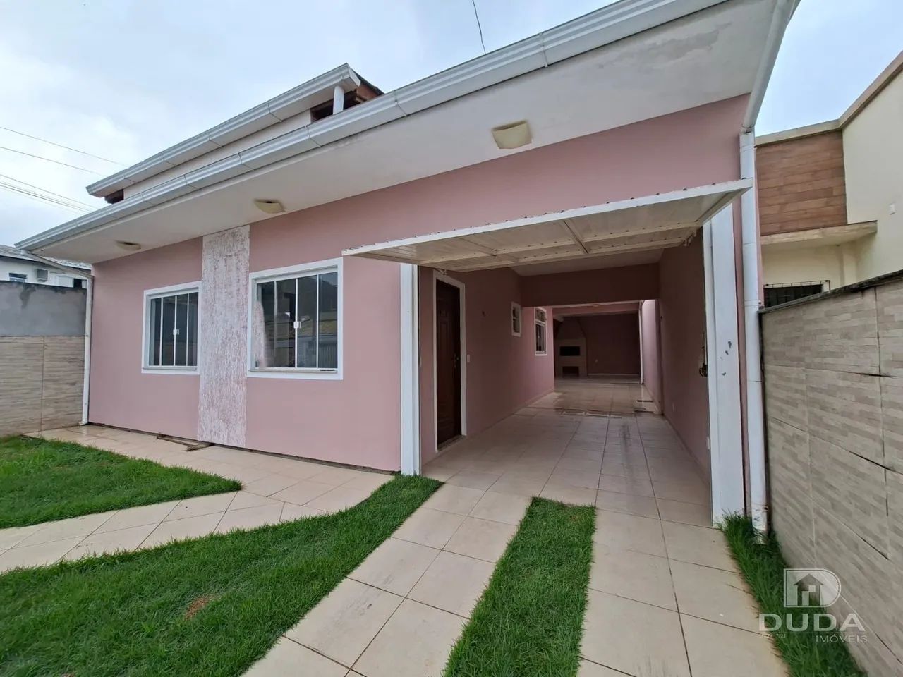 Casa com 03 quartos, 01 suíte no Madri - Palhoça