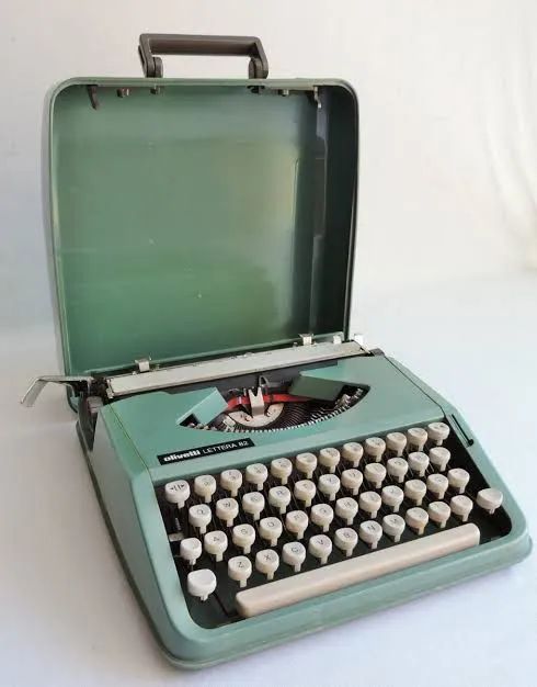 Olivetti Typewriter in Excellent Condition, a Relic