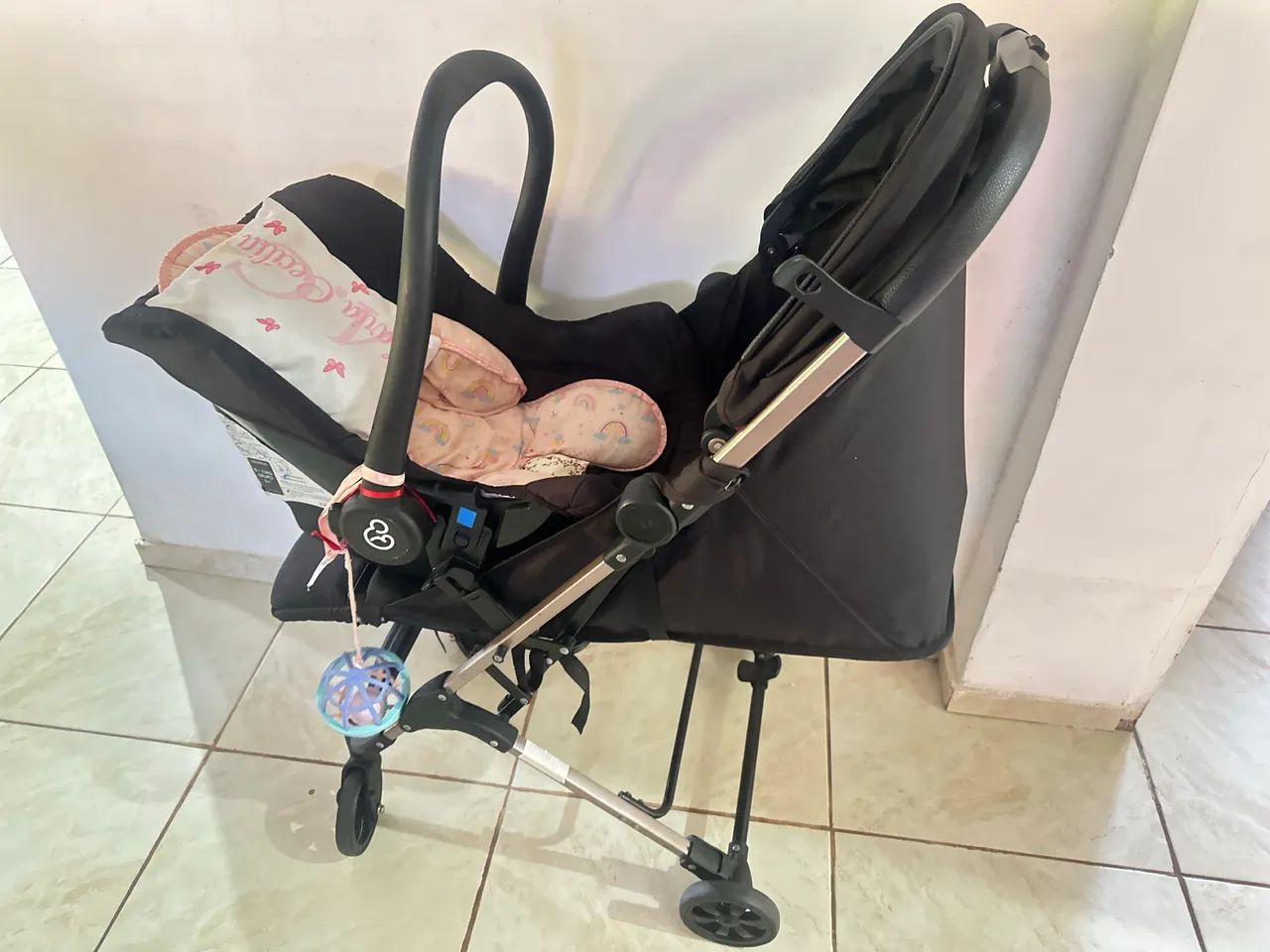 Carrinho de bebê com Bebê conforto  - Foto 3