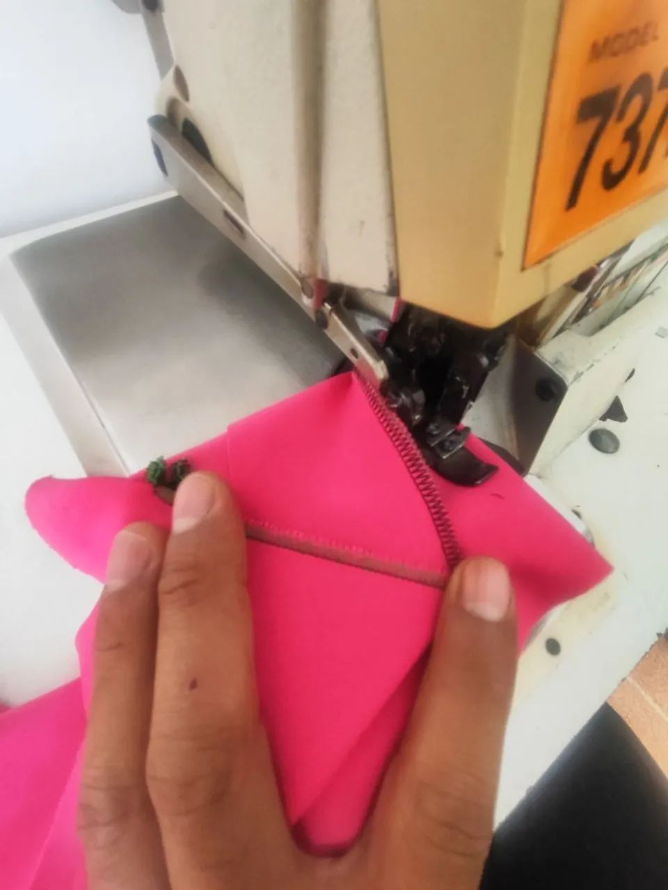 Máquina de costura Overloque Siruba revisada pronta para uso - Foto 6