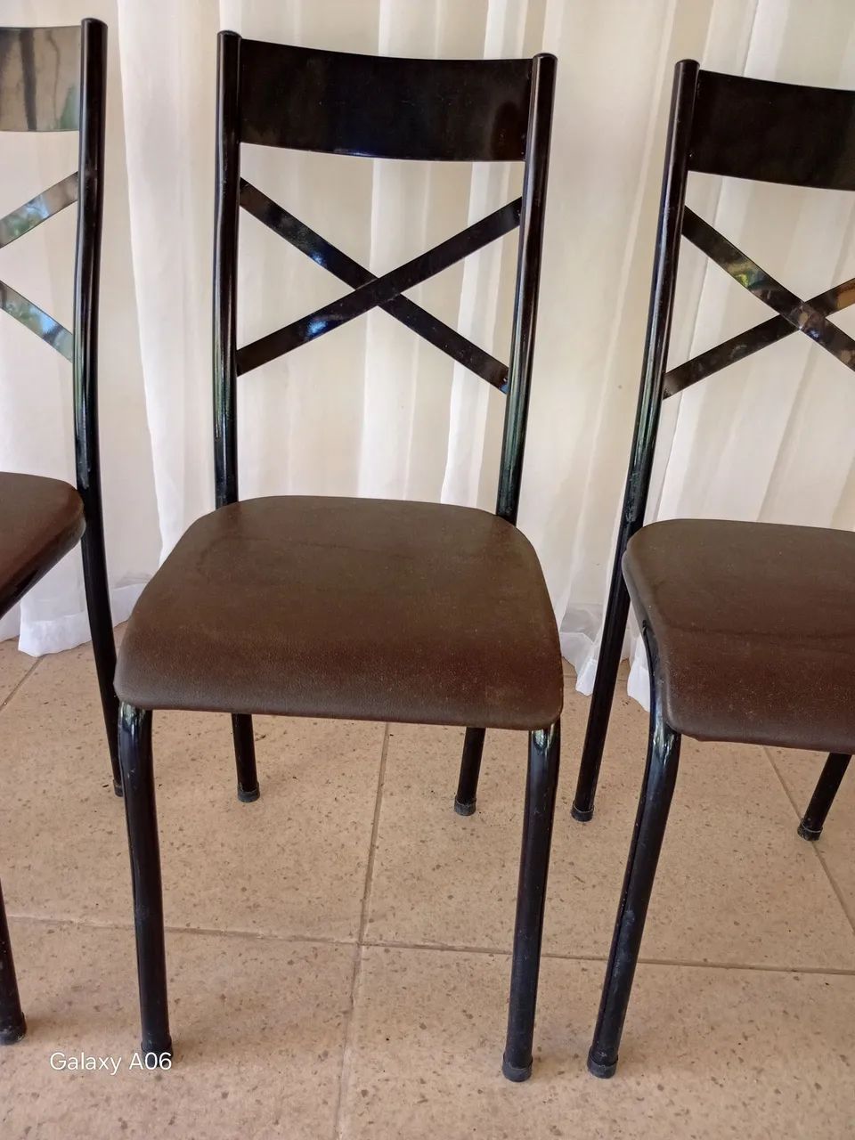 2 Cadeiras de ferro estofadas 