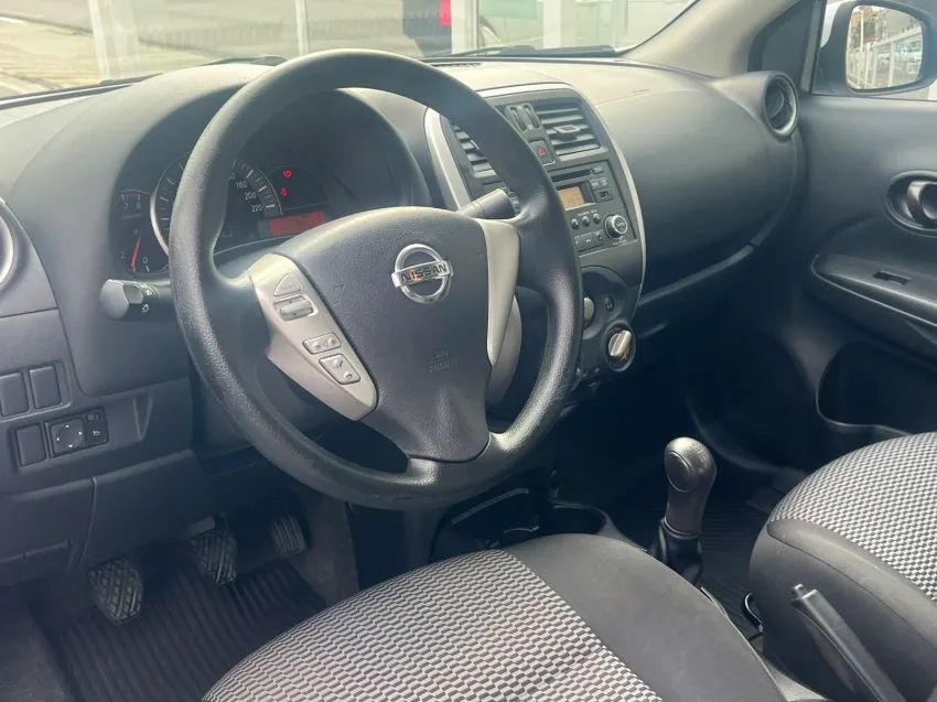 Nissan Versa S 1.0 12V Flexstart 4P Mec. 2017 - Foto 4