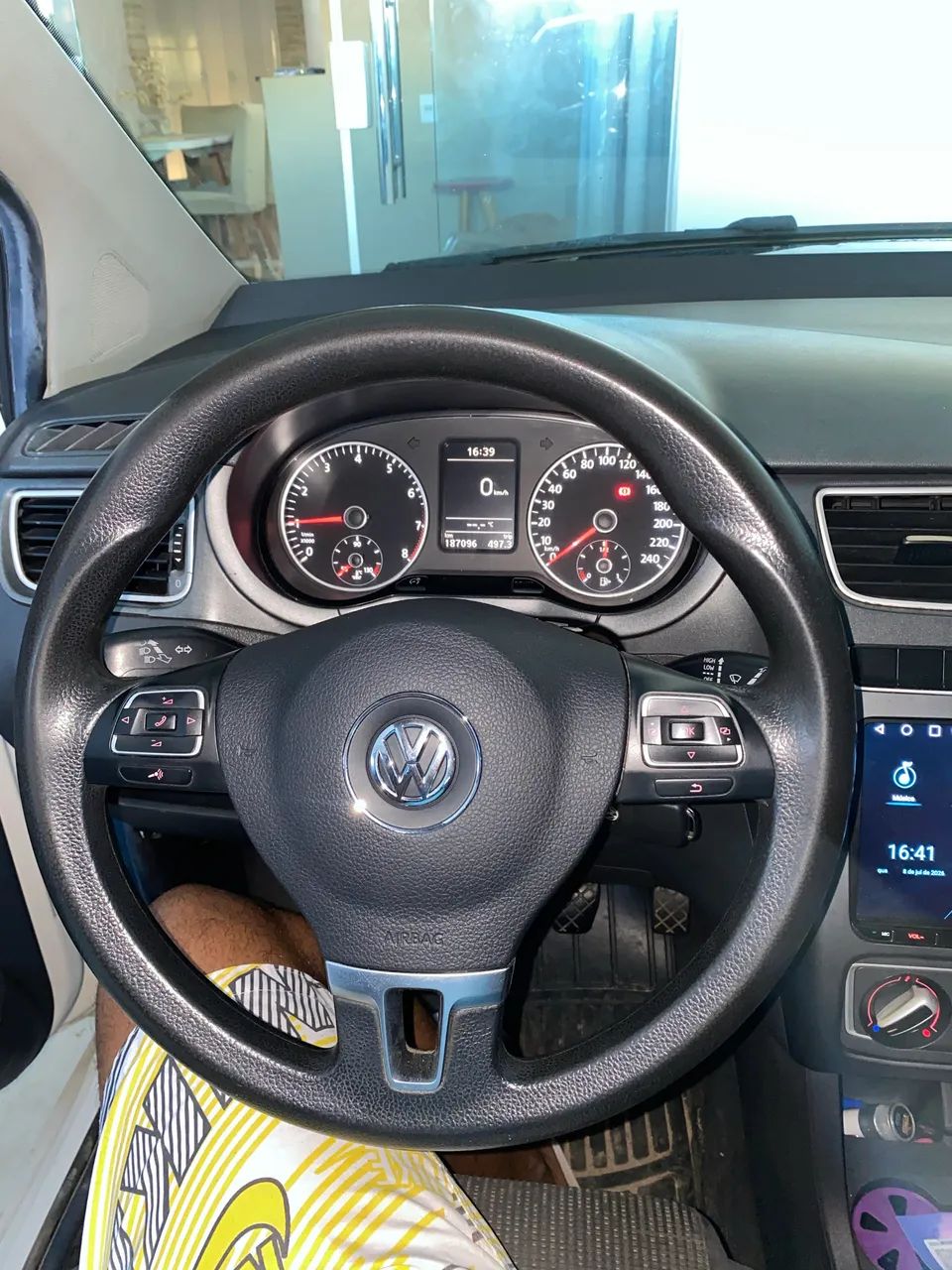 Volkswagen Fox 1.6 MI Total Flex 8V 5P 2014 - Foto 2
