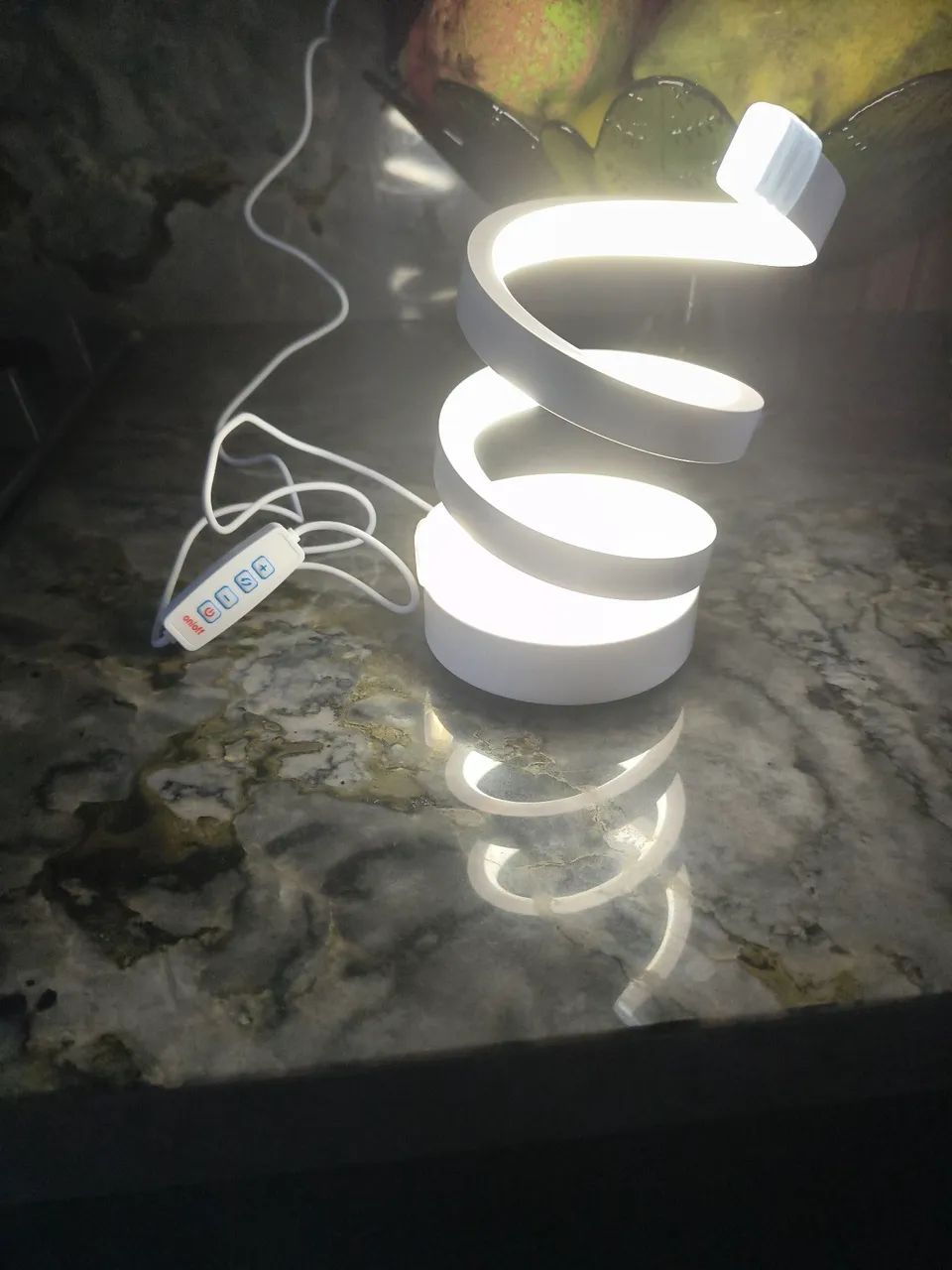 Linda luminária nova USB 30,00