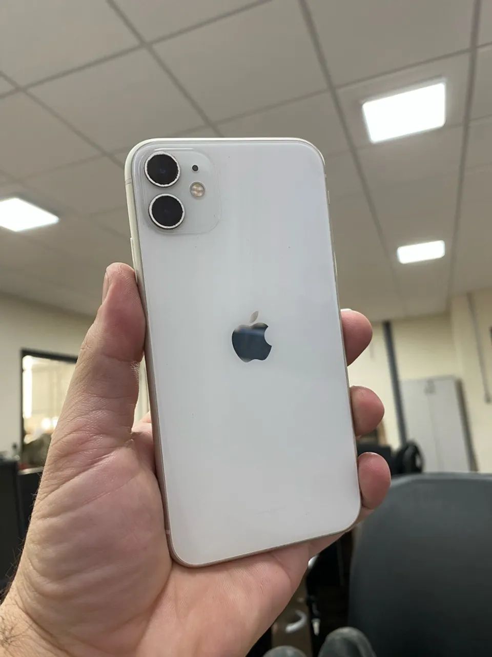 iPhone 11 branco 64gb impecável 