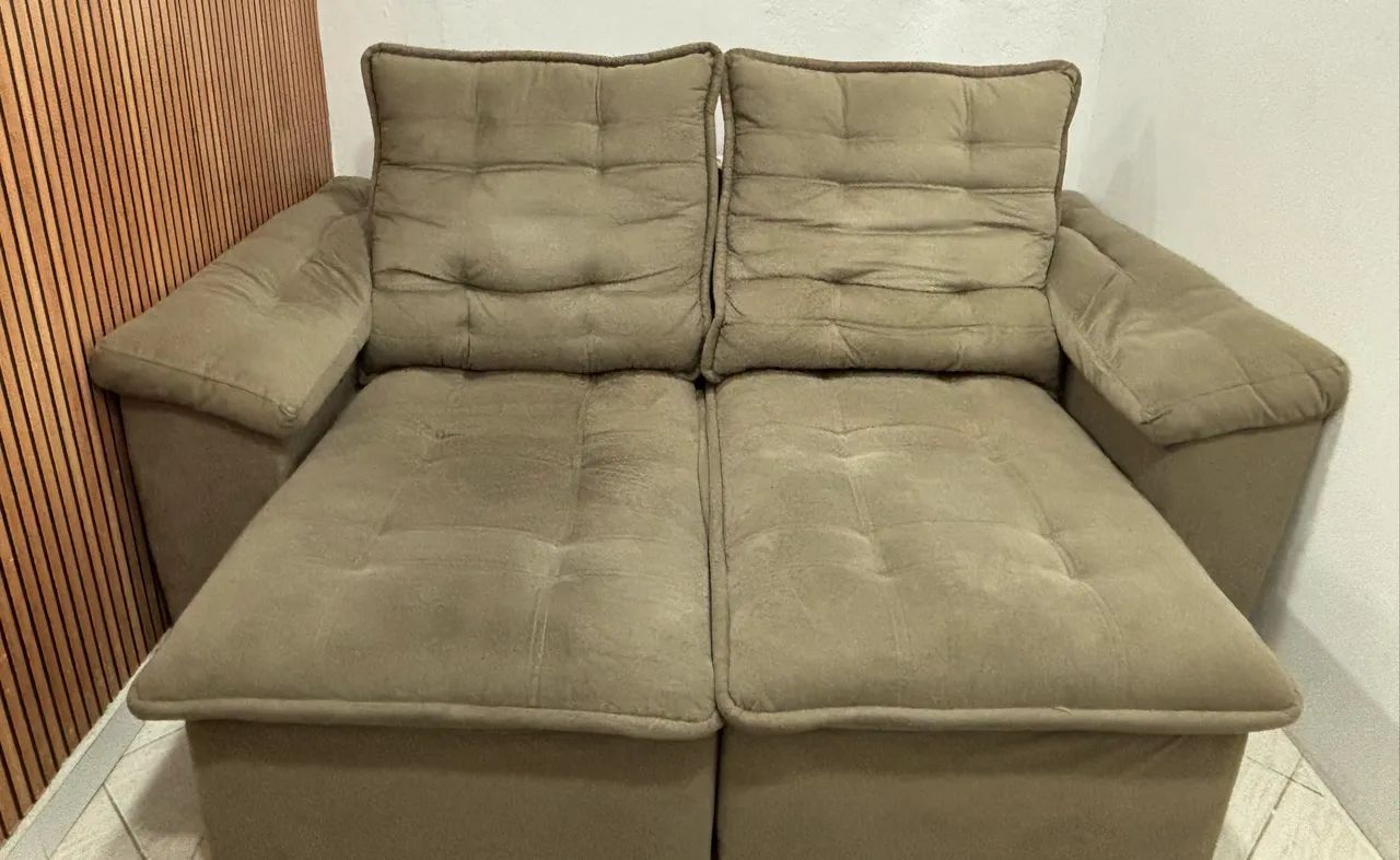 Sofá retrátil tecido suede 