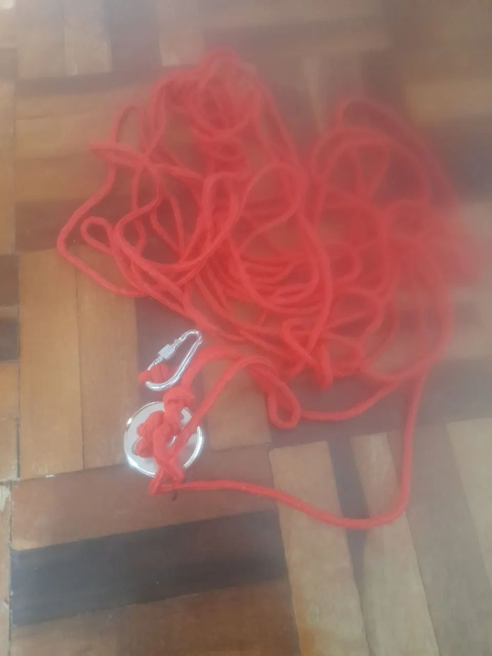 Imã  de neomidio com corda