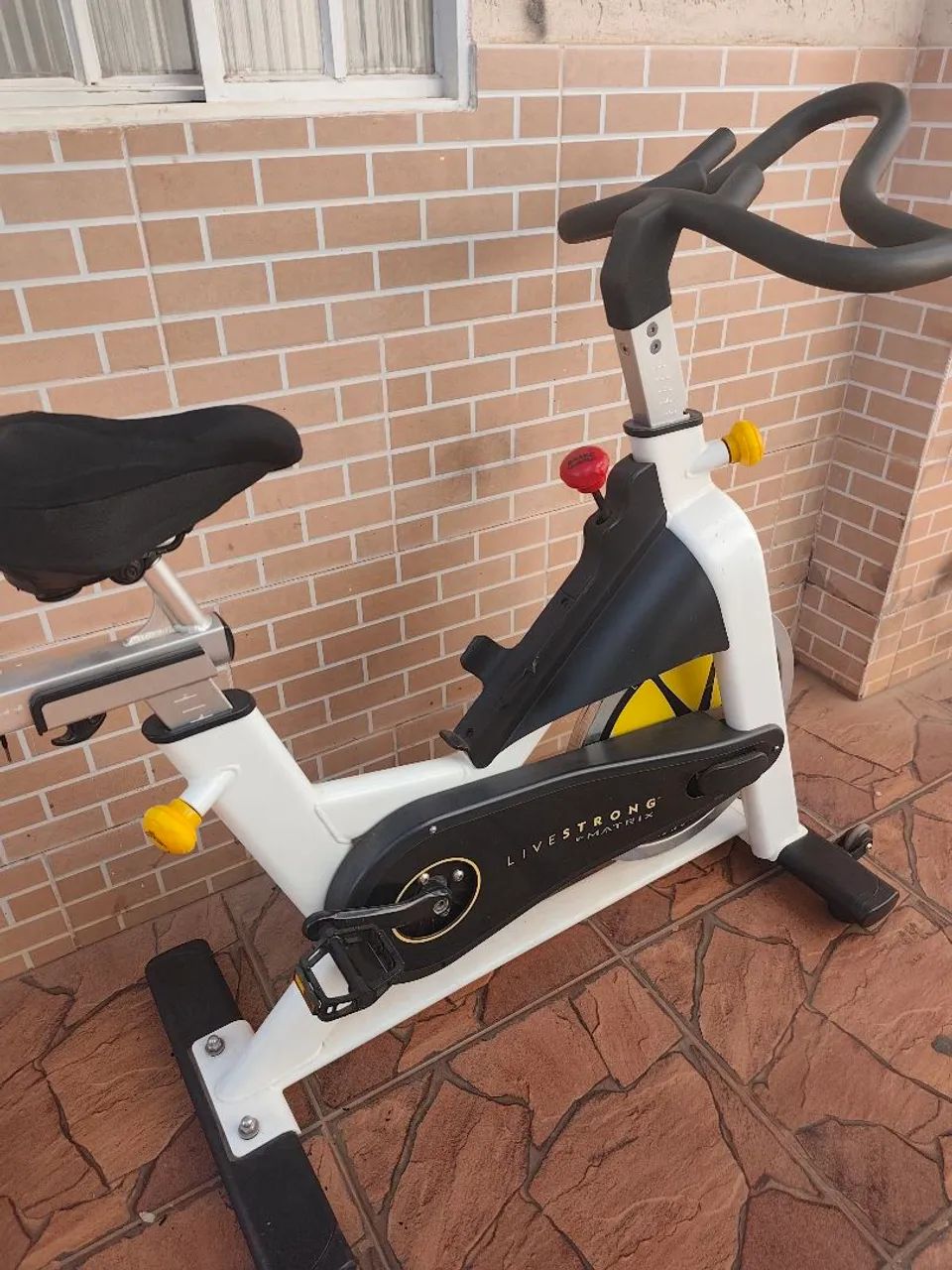 Bike de spinning Matrix liverstrong  - Foto 3