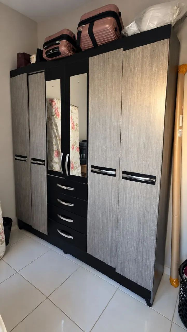 Guarda-roupa grande com espelhos e gavetas - Foto 3