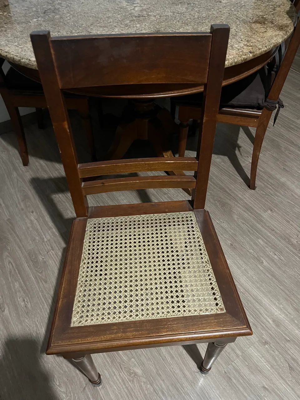 Mesa de madeira maciça e tampo de granito - Foto 3