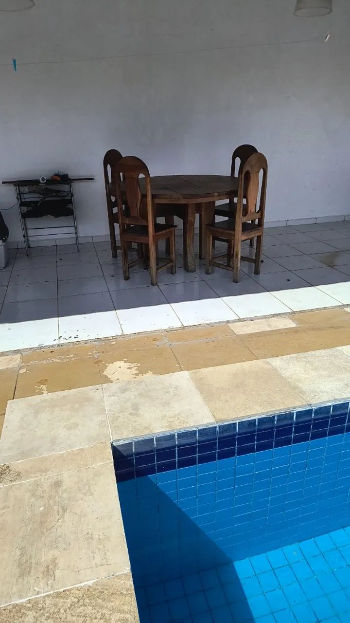 Conjunto mesa e 6 cadeiras de madeira maciça 