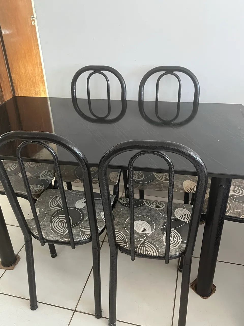 Mesa de com tampa de vidro 6 lugares 