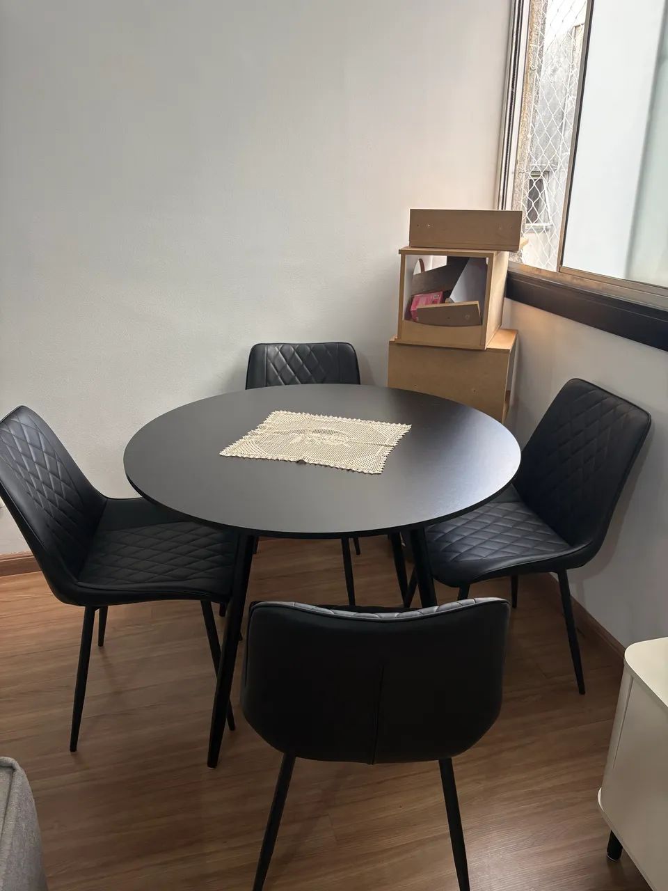 Mesa 110cm + 4 cadeiras