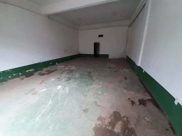 Amplo depósito na av Carlos Lindemberg 75 m2