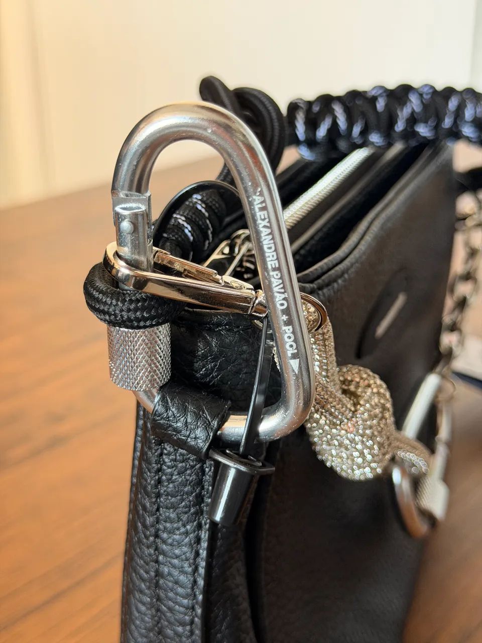 shoulder bag alexandre pavão preta - Foto 2