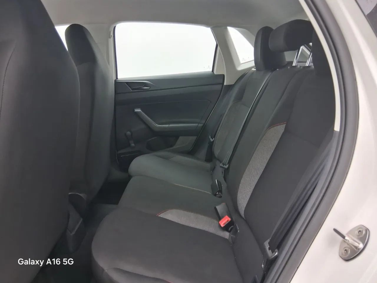 Volkswagen Polo Track 1.0 Flex 12V 5p, foto 17 de 18