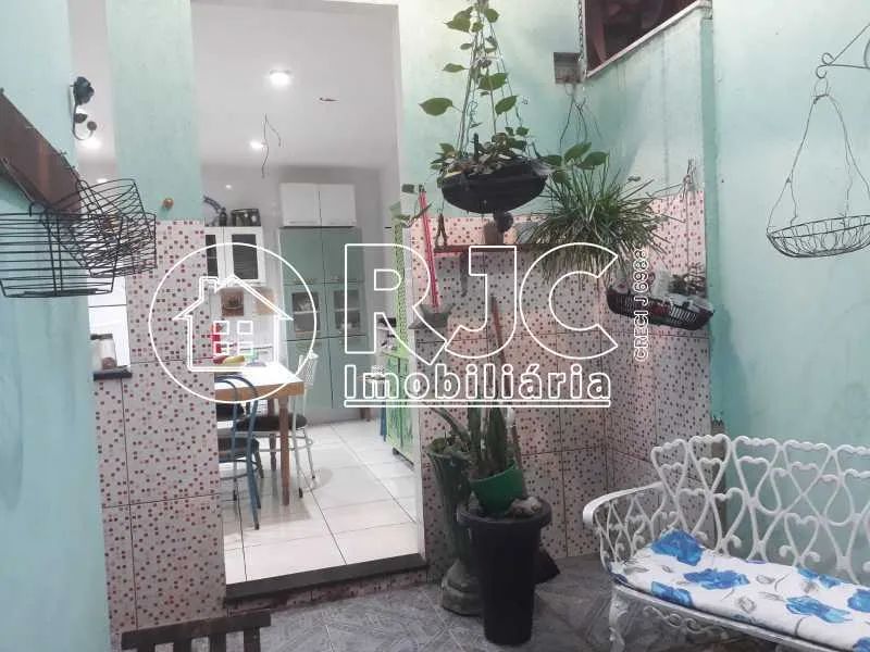 Casa de rua : Triplex / Residencial / Catumbi