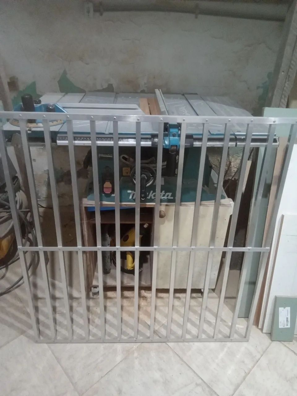 Grade para janelas em alumínio polido 