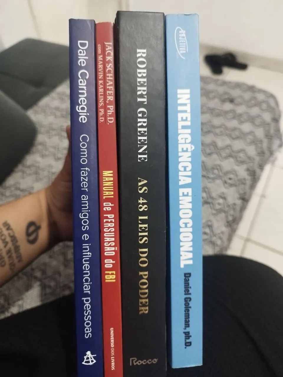 Lote Livros- Persuasão e Inteligência emocional 48 leis do poder  - Foto 2