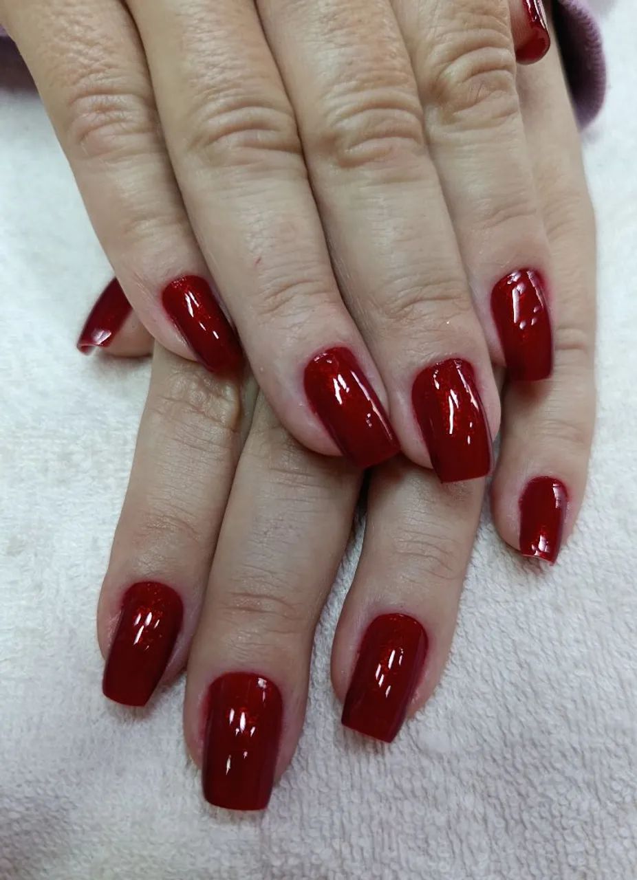 Manicure e design de sobrancelhas em domicílio 