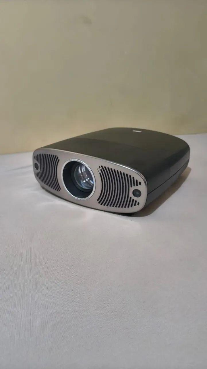PROJETOR BETTOW 4K COM SISTEMA GOOGLE TV