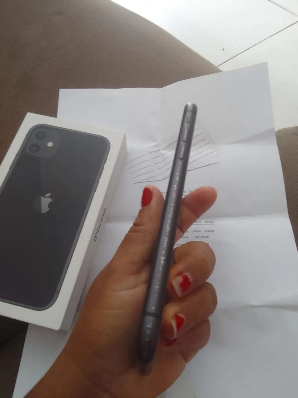 iPhone 11 com nota caixa tudo - Foto 2