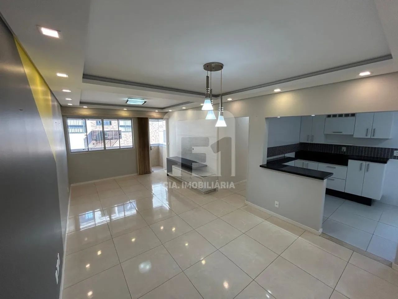 Apartamento de 3 dormitórios à venda na Carvoeira