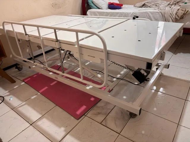 Cama Hospitalar Motorizada - 3 movimentos - Seminova
