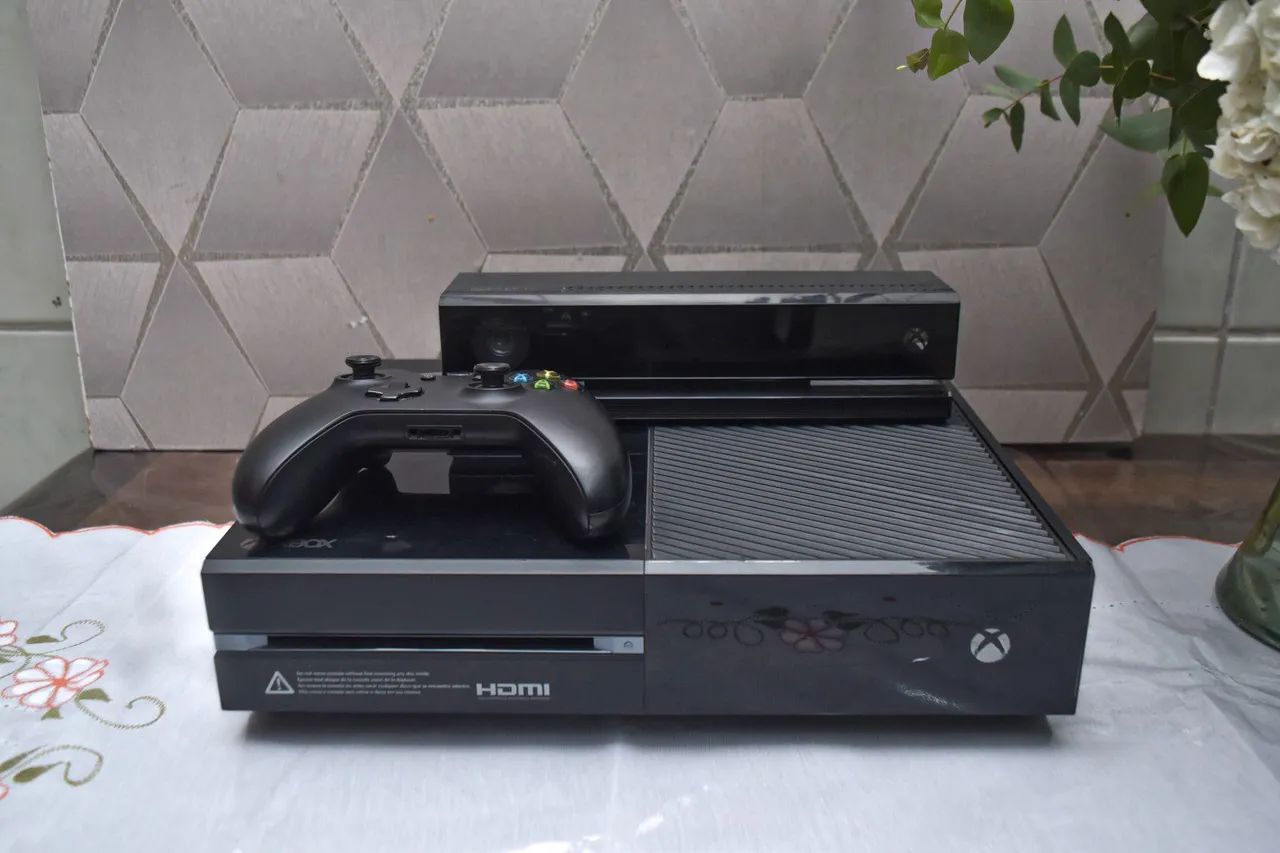 XBOX ONE 500GB - COMBO COMPLETO - Foto 2