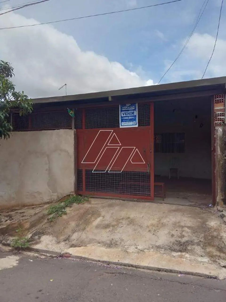 Imóvel Bem Localizado com Garagem para 3 Veículos e Edícula Completa