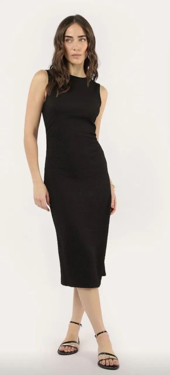 VESTIDO PRETO MÉDIO ELEGANTE