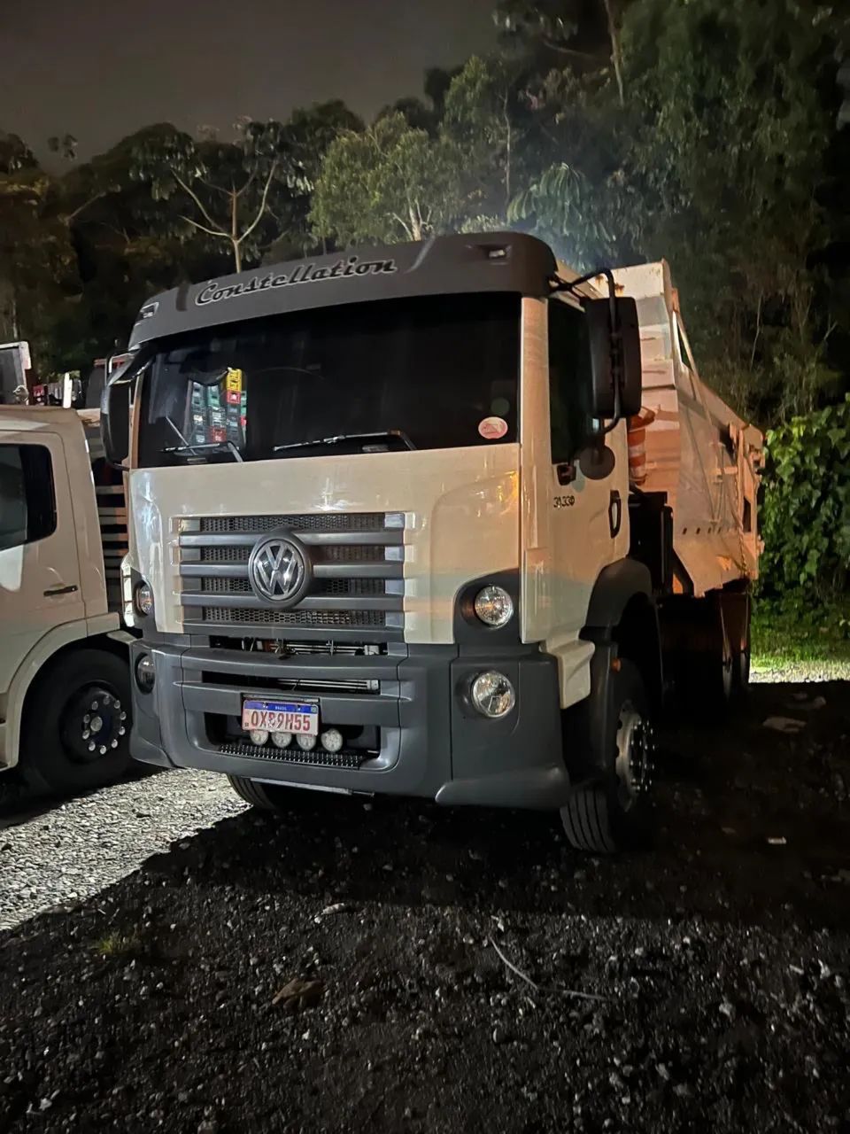 Caminhão caçamba basculante 6x4 18m3 disponível para serviço - Foto 2