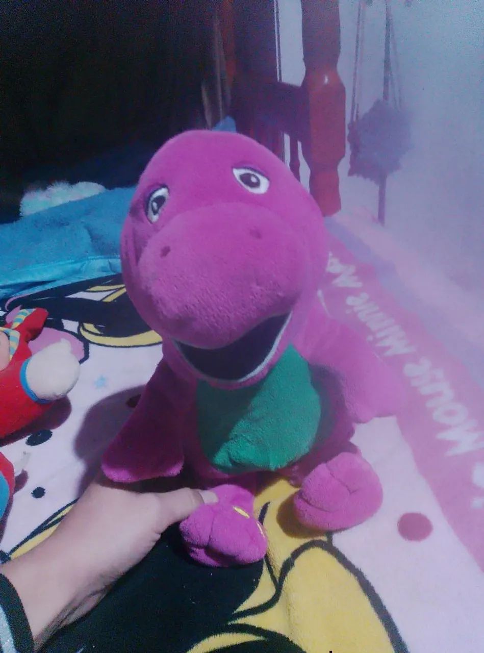 Vendo boneco Barney em ótimo estado