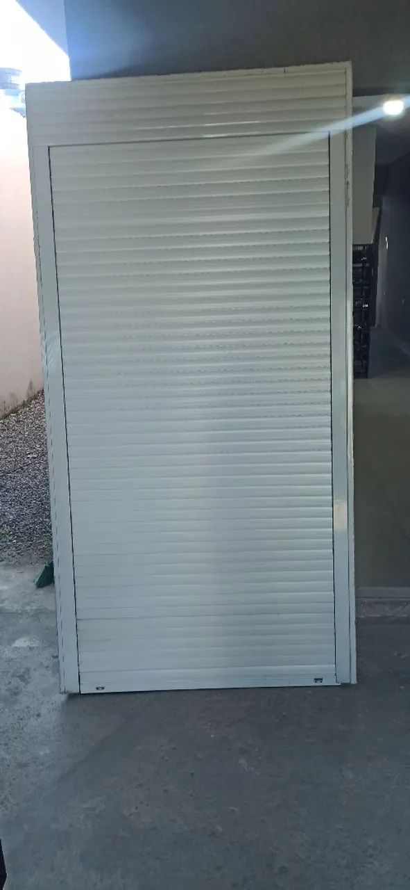 Porta persiana usada em bom estado. Medindo 2.30 por 1.18 conforme as fotos.  - Foto 4