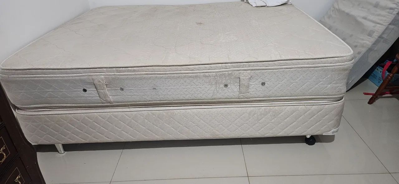 Cama box com colchão 