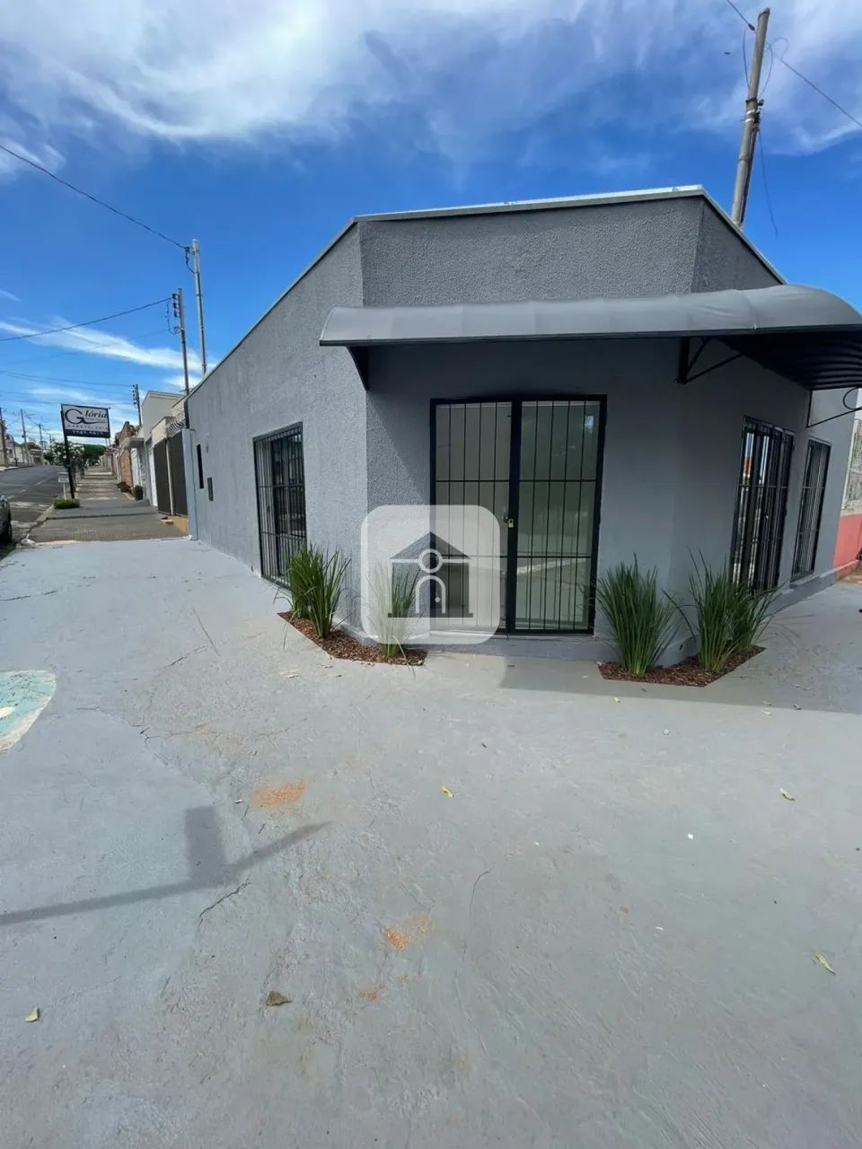 Comodos comerciais e casa a venda de Esquina bairro Centro